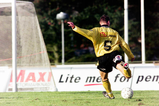 Ingmar Olofsson gör 1-0 till Hässleholm