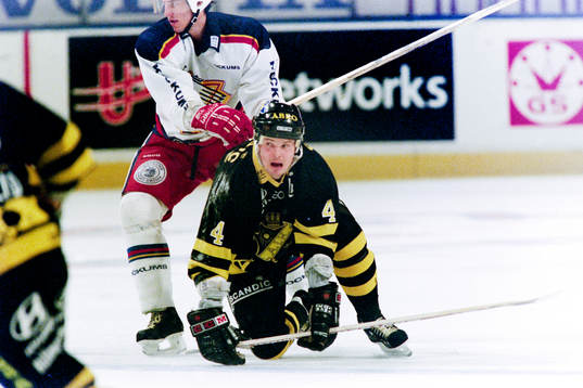 Erik Hämäläinen, AIK på knä