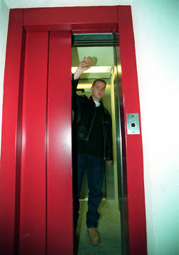 1995-11-01 Jörgen Pettersson i hotellhissen vid första