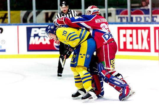 Tomas Holmström, Sverige med rysslands målvakt Maxi