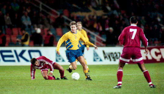 Tomas Brolin rundar en turk