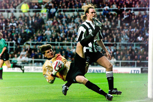 John Lukic, målvakt, Leeds och Darren Peacock, Newcastle