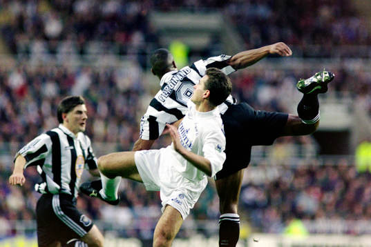 Les Ferdinand, Newcastle i en duell