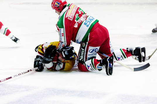 Peter Berndtsson, Frölunda trycker till en luleåspelare