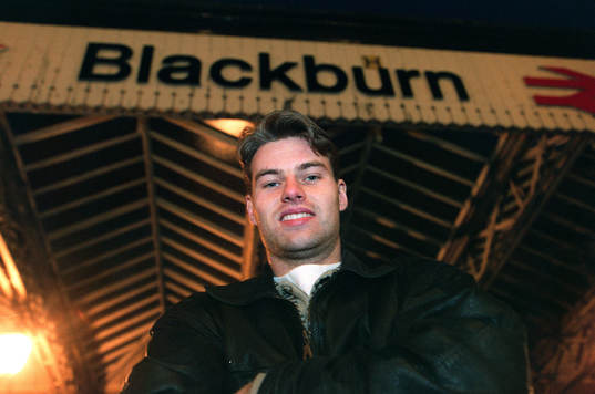 1995-12-10 Niklas Gudmundsson på plats i Blackburn
