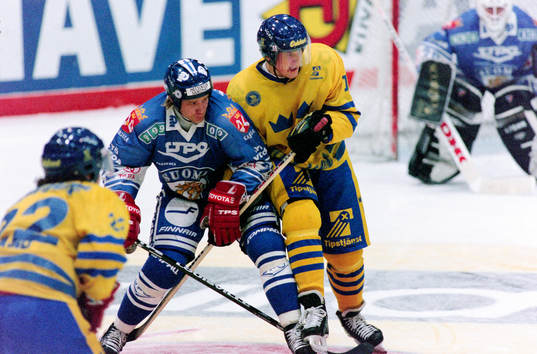 Mattias Lööf, Sverige