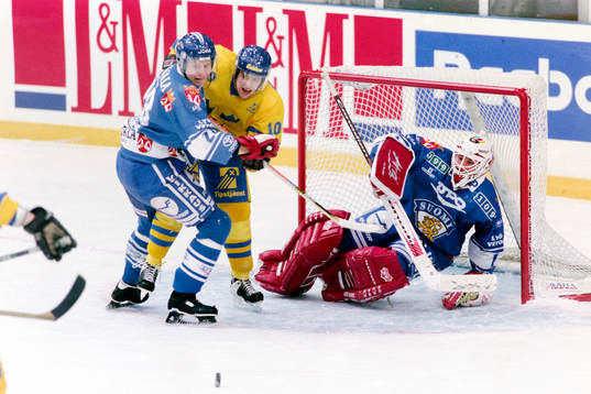 Tomas Holmström, Sverige i kamp framför det finländska