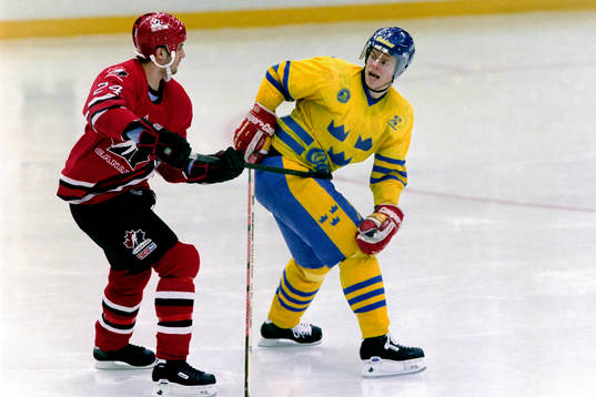 Nick Stajduhar, Kanada och Jonas Johnson, Sverige