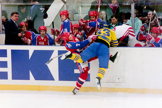 Fredrik Modin, Sverige trycker till en rysk spelare