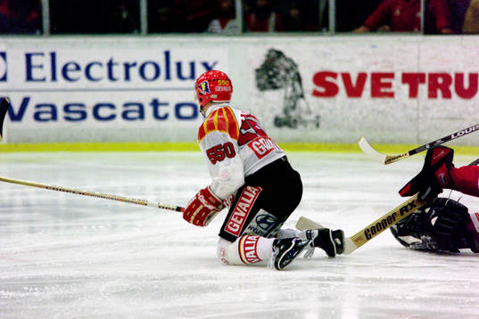 Andreas Dackell, Brynäs på knä
