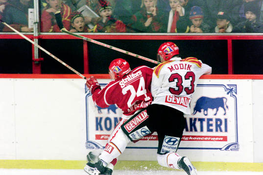 Fredrik Modin, Brynäs trycker till trojas Erkki