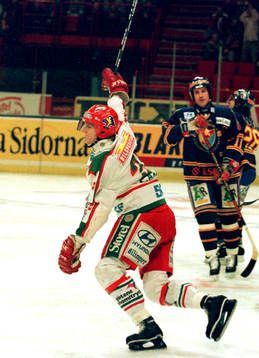 Per-Johan Axelsson, Frölunda gör en målgest