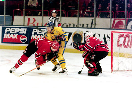 Tomas Holmström, Sverige framför kanadas målvakt Mark