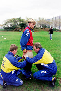 Jesper Blomqvist skadad unde r en träning