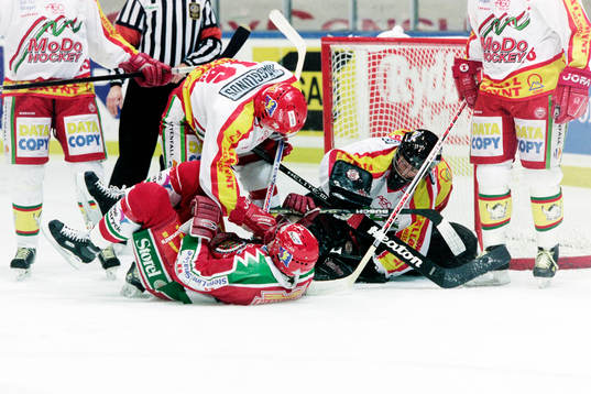 Bläddra bland fler bilder av Ishockey, Elitserien, Västra Frölunda - Modo, 7-4