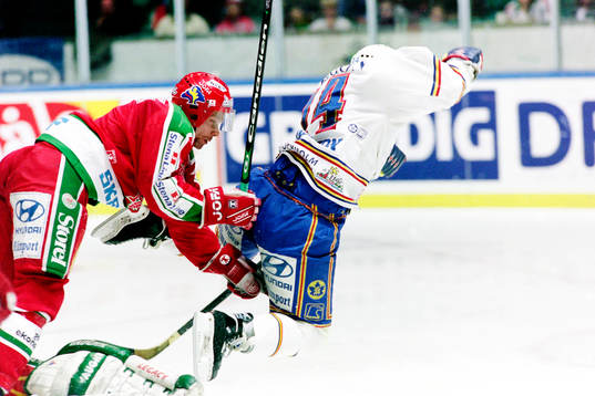 Oscar Ackeström, Frölunda i ryggen på Magnus Jansson,