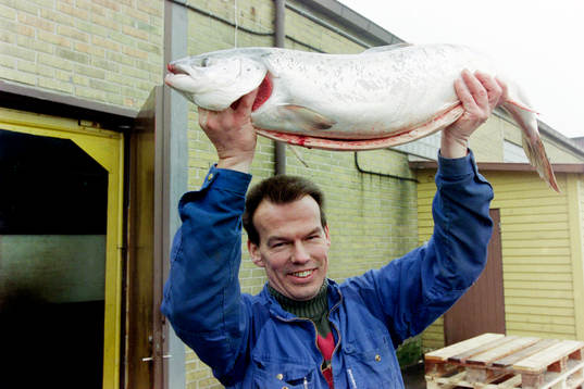 Mats Törnberg med en fisk