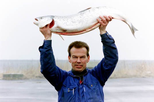 Mats Törnberg med en fisk