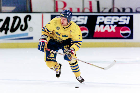 Bläddra bland fler bilder av Ishockey, Sverige - Finland, 3-3, Stockholm