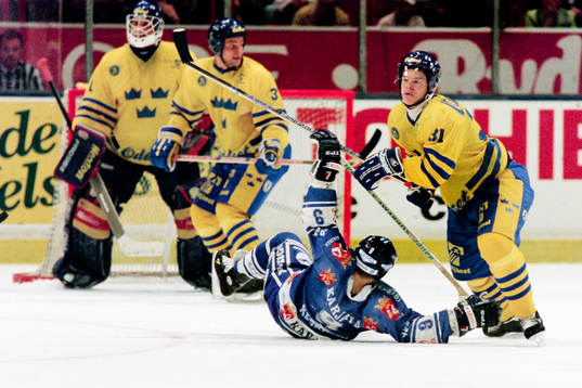 Fredrik Modin, Sverige stoppar finlands Esa Keskinen