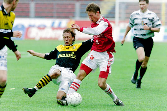 Krister Nordin, AIK försöker stoppa Mikael Öhrman,