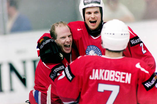 Robert Schistad, målvakt och Petter Salsten, Norge jublar