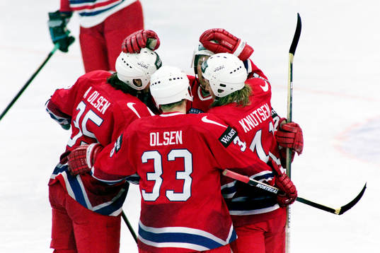 Atle Olsen, Oystein Olsen och Espen Knutsen, Norge jublar