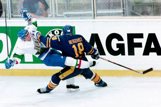 Jonas Bergqvist, Sverige