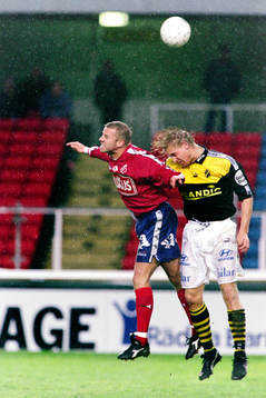 Hans Eklund, Öster och Johan Mjällby, AIK i en nickduell