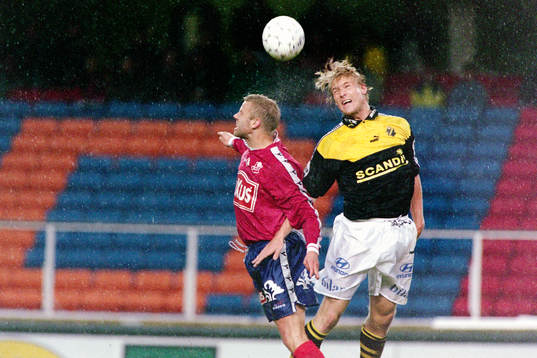 Hans Eklund, Öster och Johan Mjällby, AIK i en nickduell