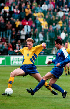 Kennet Andersson tar hand om bollen