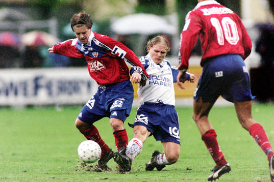 Jesper Ljung, Helsingborg med bollen uppvaktas av