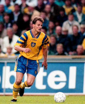 Gary Sundgren med bollen