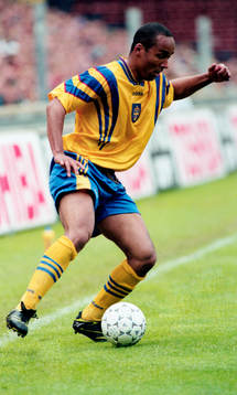 Martin Dahlin har koll på bollen