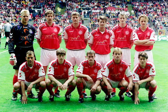 Danmarks startelva med bl.a Peter Smeichel, målvakt,