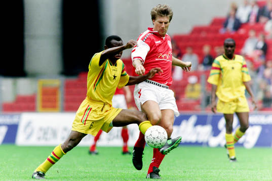 Michael Laudrup, Danmark uppvaktas av Stanley Aboragh, Ghana
