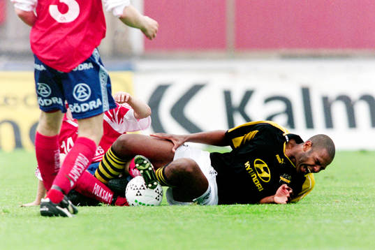 Lasse Johansson, Öster fäller Pascal Simpson, AIK