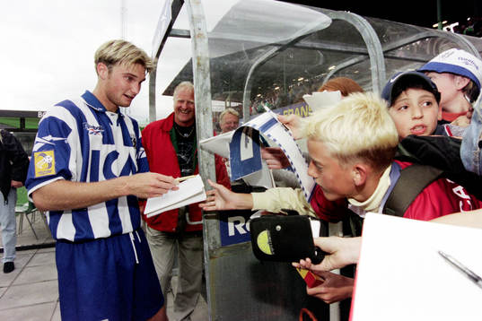 Andreas Andersson, Göteborg skriver autografer