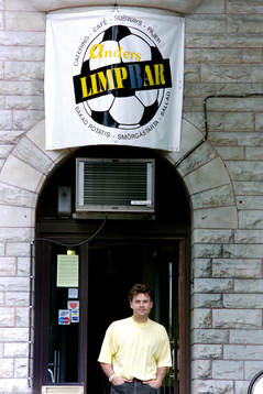 Anders Limpar utanför Limpbaren