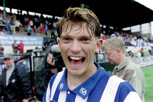 Jesper Blomqvist, Göteborg tvåmålskytt i matchen jublar