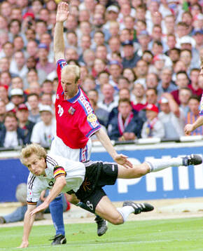 Football, Uefa EURO 1996 (England), Final, Germany - Czech