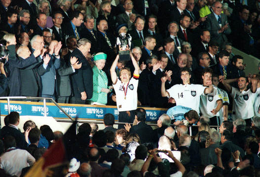 Jürgen Klinsmann, Tyskland lyfter pokalen (Pokal)