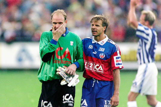 Thomas Ravelli, målvakt i Göteborg och Roland Nilsson,