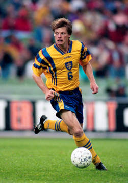 Stefan Schwarz med bollen