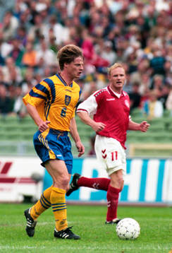 Stefan Schwarz med bollen