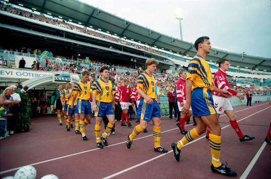 Lagen på väg in på arenan