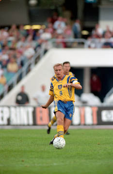 Jonas Thern med bollen