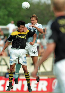 Cesar Pacha och Jonas Wirmola i en nickduell