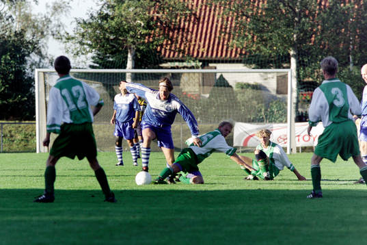 Match på Tornevallen mot Forsby i gröna tröjor