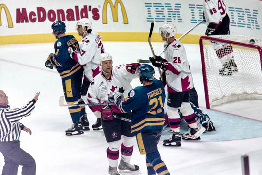 Peter Forsberg, Sverige i lite bråk